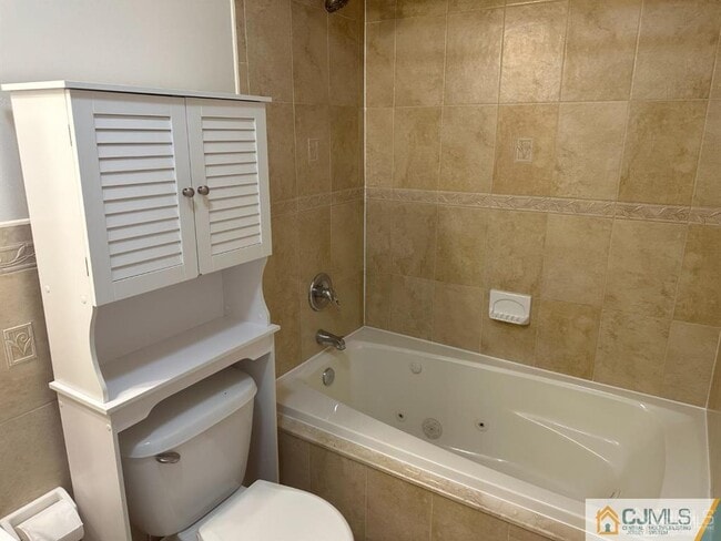 Building Photo - 2024 Grand Ave