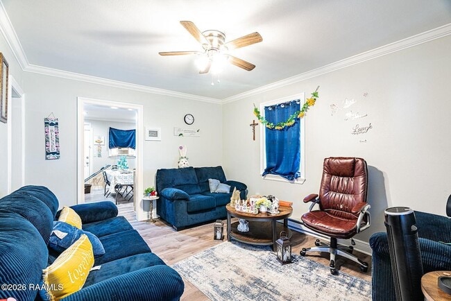 Building Photo - 800 N St Antoine St