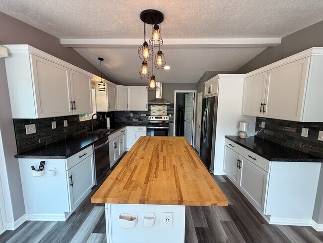 Building Photo - 5693 US-40