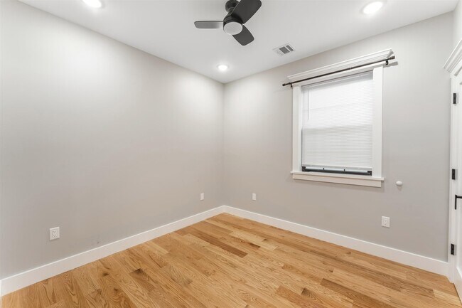 Building Photo - 230 Griffith St