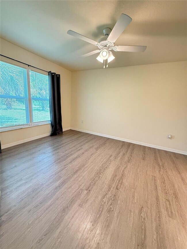 Building Photo - 1209 Banjo Ct