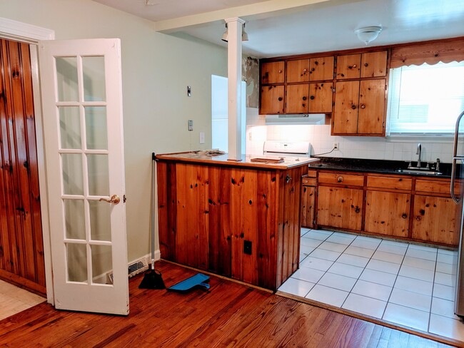 Building Photo - Spacious 3bdrm/2bth Home Located in a Well Established Neighborhood in Richmond's West End  Conve...