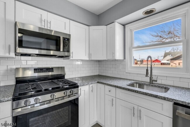 Building Photo - 417 Highland Pl