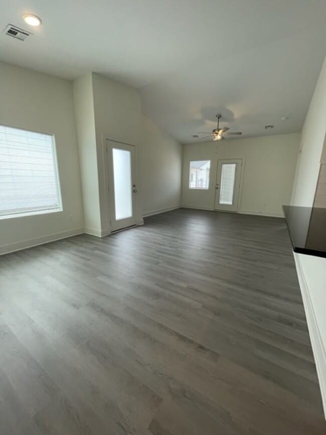 Building Photo - 5140/42 Chase Cir