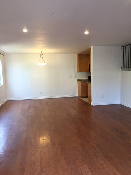 Building Photo - 8735 Variel Ave