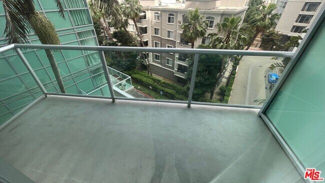 Building Photo - 13700 Marina Pointe Dr
