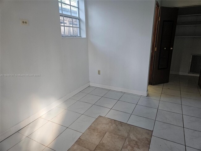 Building Photo - 2835 Plunkett St