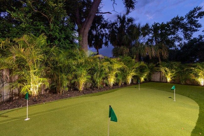 Building Photo - 109 W Hollywood St