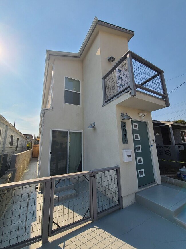 Building Photo - New built and fully furnished 2 bed 2. 5 baths in Point Loma