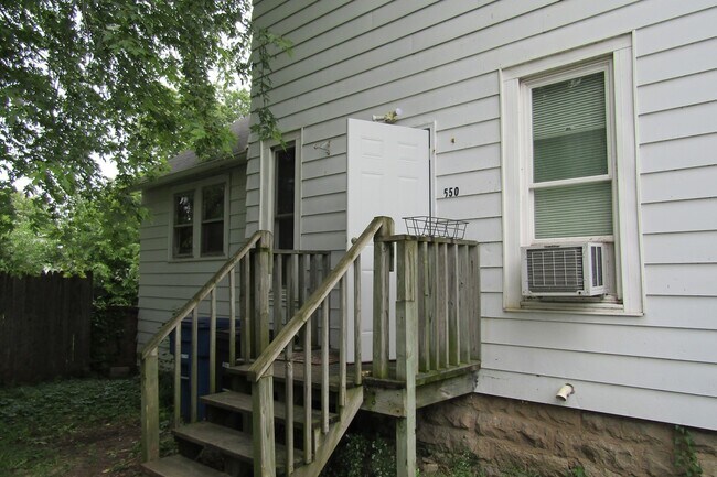 Building Photo - 548-550 Bowen St.