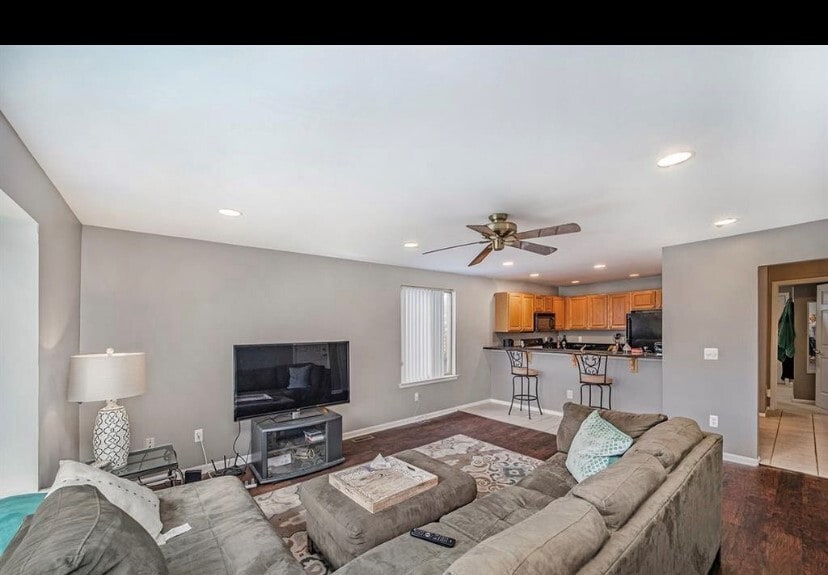 1st floor Livingroom - 512 W 12 Mile Rd