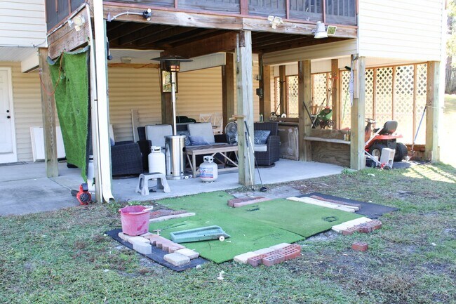 Building Photo - Charming 3BD, 2BA home with spacious yard ...