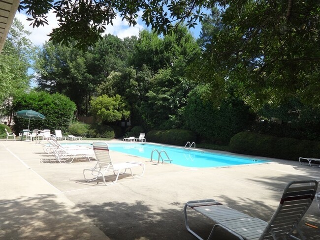 Building Photo - Spacious North Raleigh Townhouse! Pool! Lo...