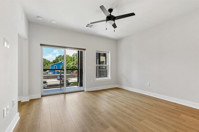 Building Photo - 3101 Govalle Ave