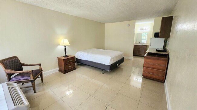 Building Photo - 7900 S Orange Blossom Trail
