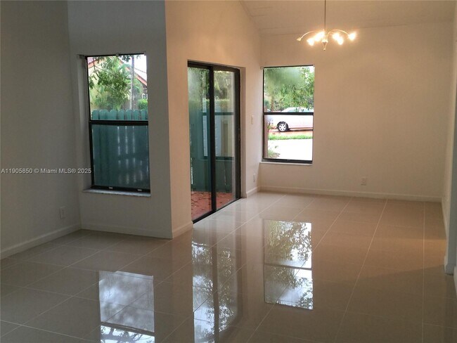 Building Photo - 9912 SW 147th Pl