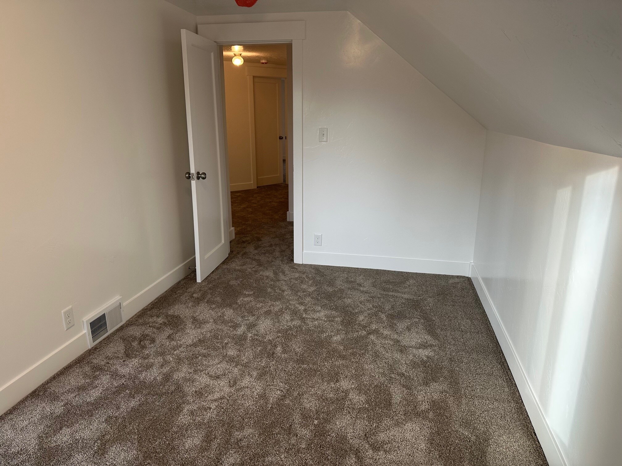 Building Photo - 479 W Center St