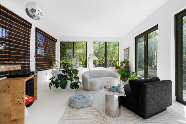 Building Photo - 2489 Meridian Ave