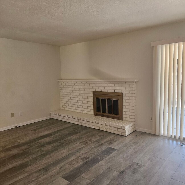Building Photo - 4 Bedroom Home in Northeast Modesto
