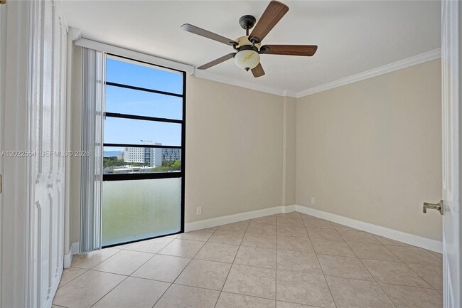 Building Photo - 20400 W Country Club Dr