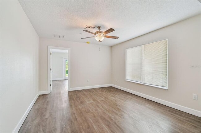 Building Photo - 650 E Tarpon Ave