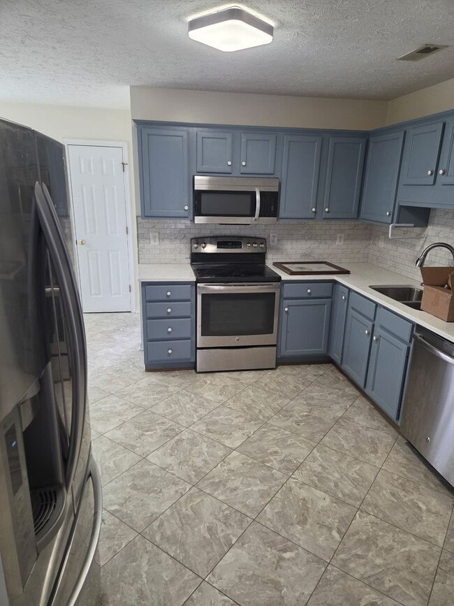 Building Photo - Chesterfield Ranch Style 3 Bedroom, 2 Bathroom in Ashbrook Subdivision