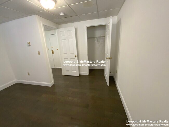 Building Photo - 98 Queensberry St