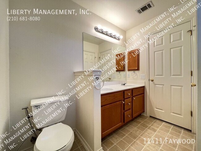 Building Photo - Single story home in the gated Heights at ...