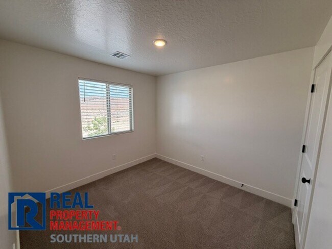 Building Photo - 5659 S Duel Ln