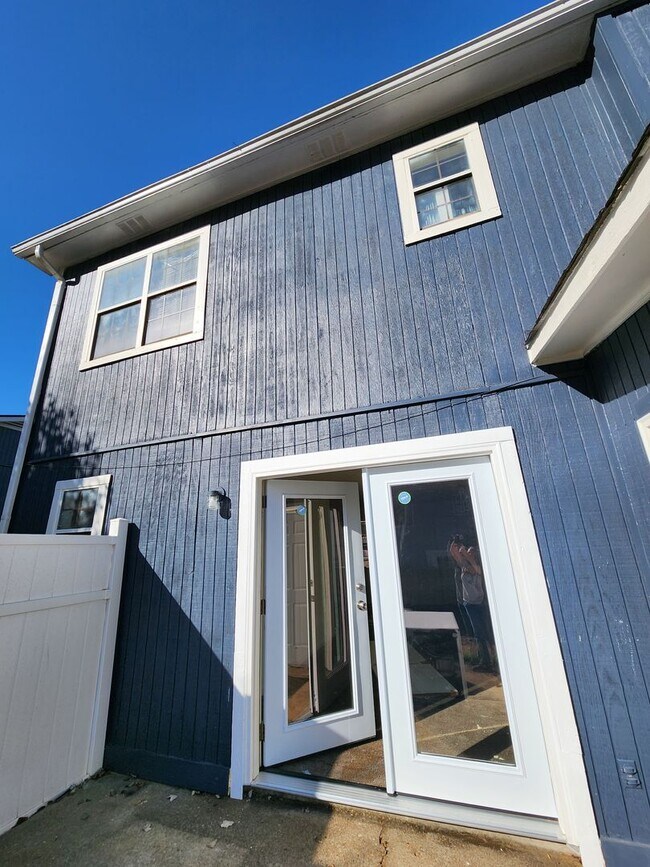 Building Photo - 2094-2094 Lenoa Ln