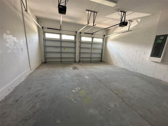 Building Photo - 15095 Mayberry Dr