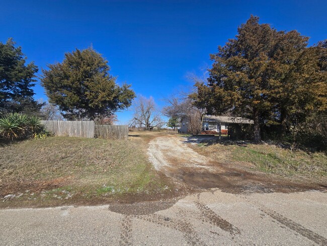 Building Photo - 3 Bedroom 2 Bath home in Shawnee!