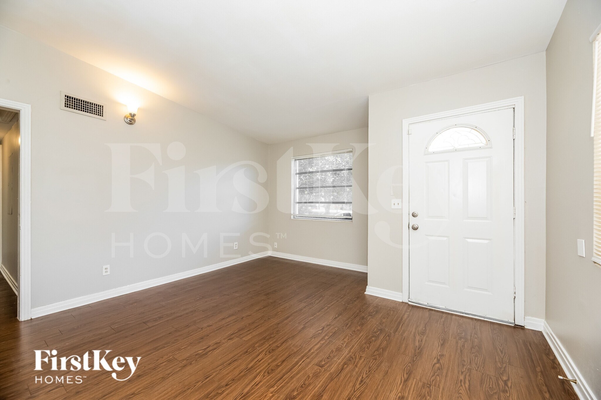 Building Photo - 2706 Lorna Rd