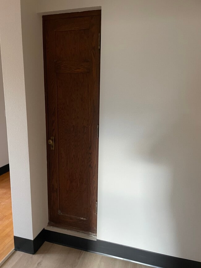 Building Photo - Central Square