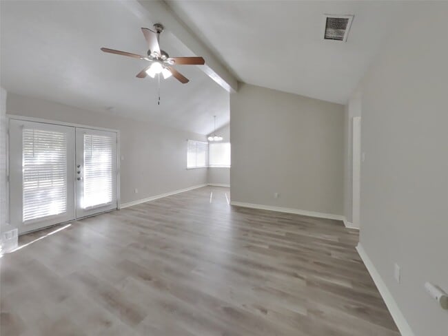 Building Photo - 2214 Townhall Ln