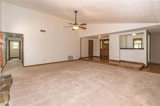 Building Photo - 330 Broken Lance Pl