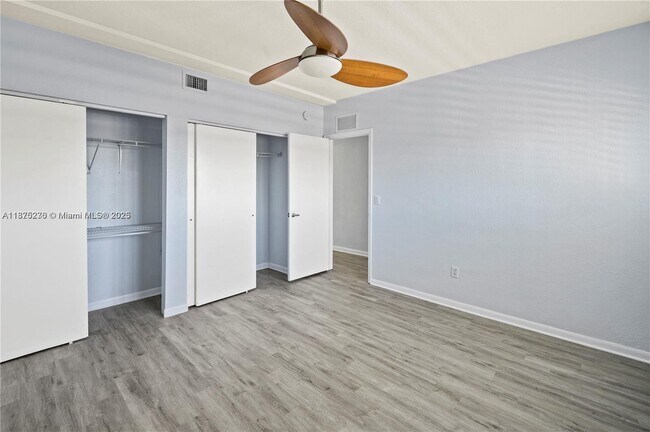Building Photo - 1185 Marseille Dr