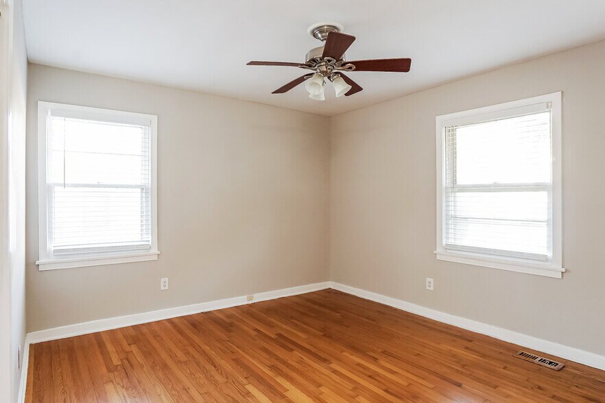 Building Photo - 216 Westwood Dr