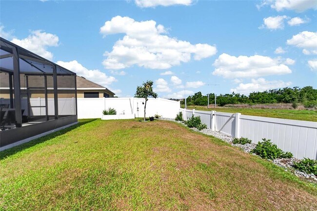 Building Photo - 11176 Leland Groves Dr