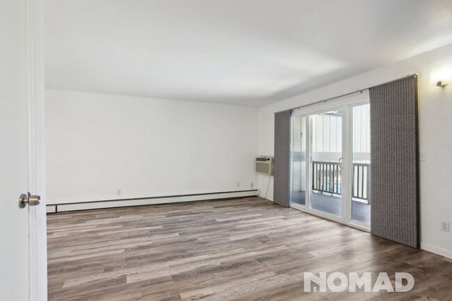 Building Photo - Newly Renovated 2BR Condo in Boulder
