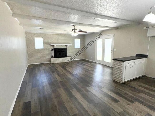 Building Photo - 3041 SW 40th Pl