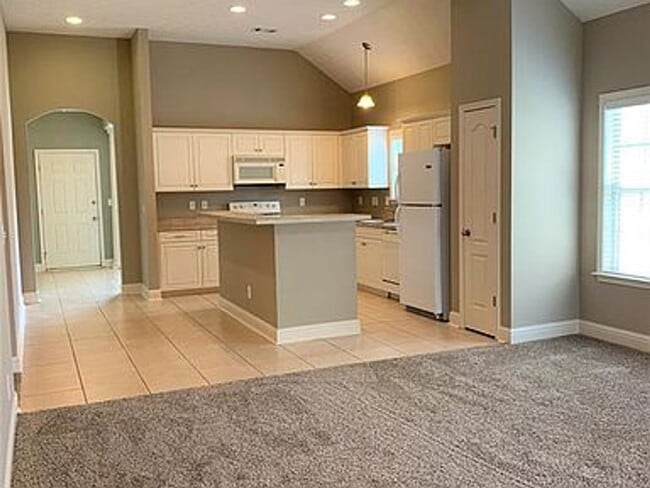 Building Photo - 725 Briarcliff Pl