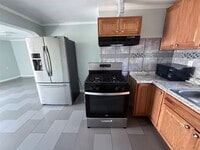Building Photo - 13809 Hershe St