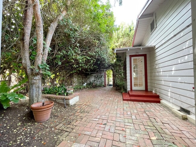 Building Photo - Beautiful Encinitas Home with Ocean Views!