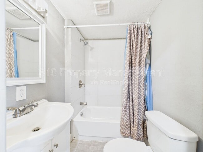 Building Photo - 701 W Kansas St
