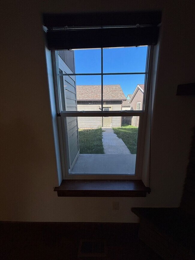 Building Photo - FIRST MONTH'S RENT 1/2 PRICE!!!