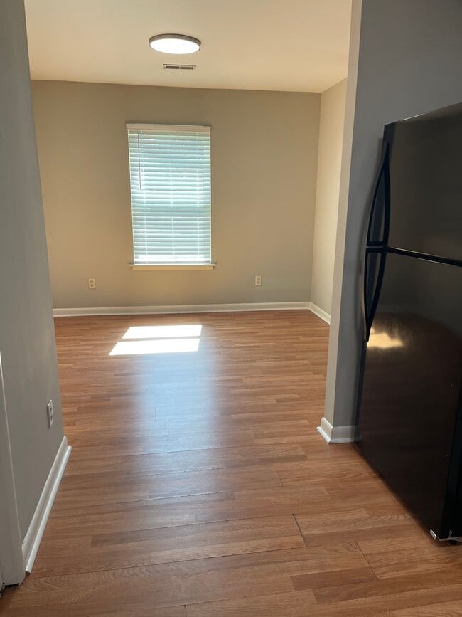 Building Photo - 3 bedroom 2 bath Hermitage duplex