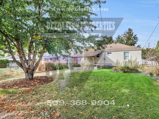 Building Photo - Newly Renovated Shadle Park Charmer Availa...