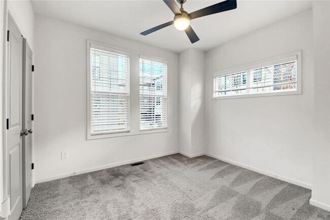 Building Photo - 900 Brees Ct