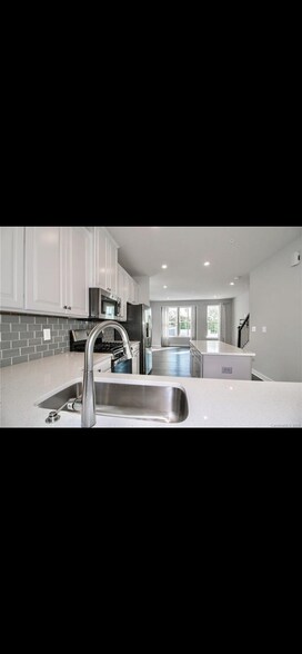 Building Photo - 458 W Tremont Ave